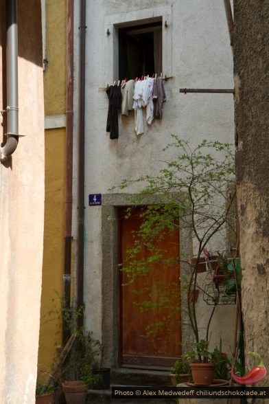 20150330-141632_tuere_fenster_und_waesche_in_der_altstadt_von_triest