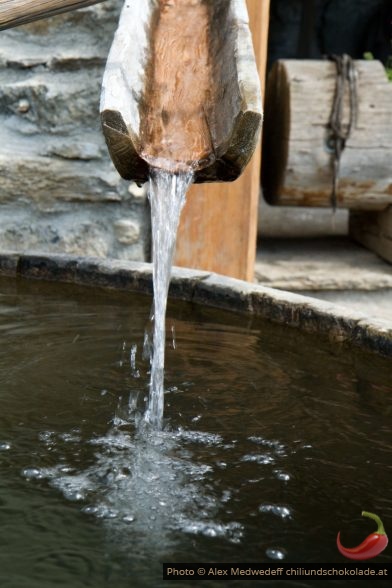 20150818-112429_rigole_alimentant_la_fontaine_du_four_banal_de_molines