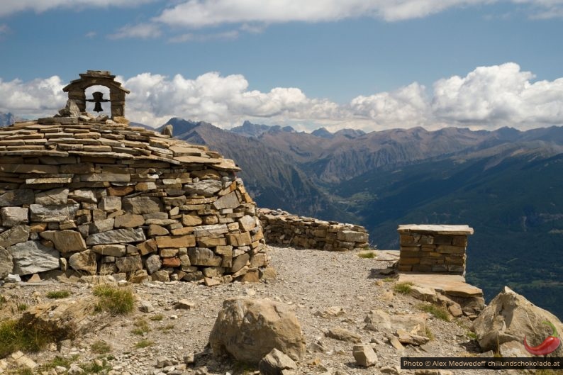 20150821-124741_autel_externe_de_la_chapelle_du_mont_guillaume