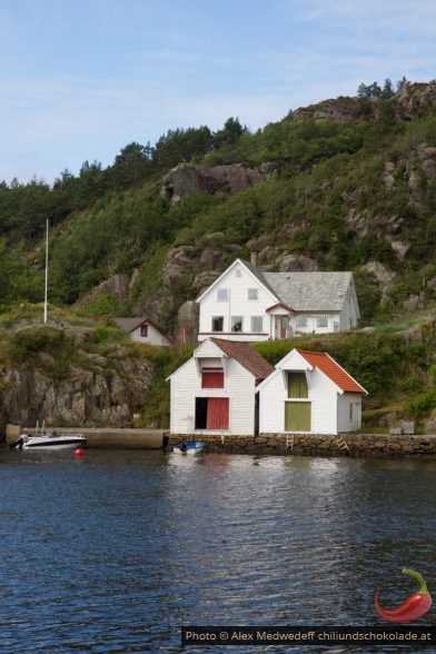 20160717-140735_maison_et_anciens_hangars_a_naustdalen