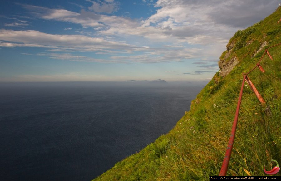 20160721-191358_balustrade_du_chemin_descendent_de_storhaugen_vers_le_phare_de_runde