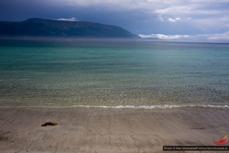 20160722-153236_plage_d_ovrasanden_et_l_ile_sula_en_face