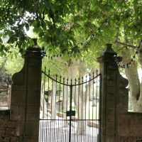 Portail entre cour et esplande