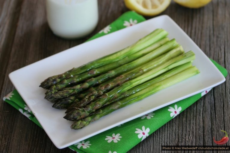 Gebackener Spargel mit Ziegenjoghurt