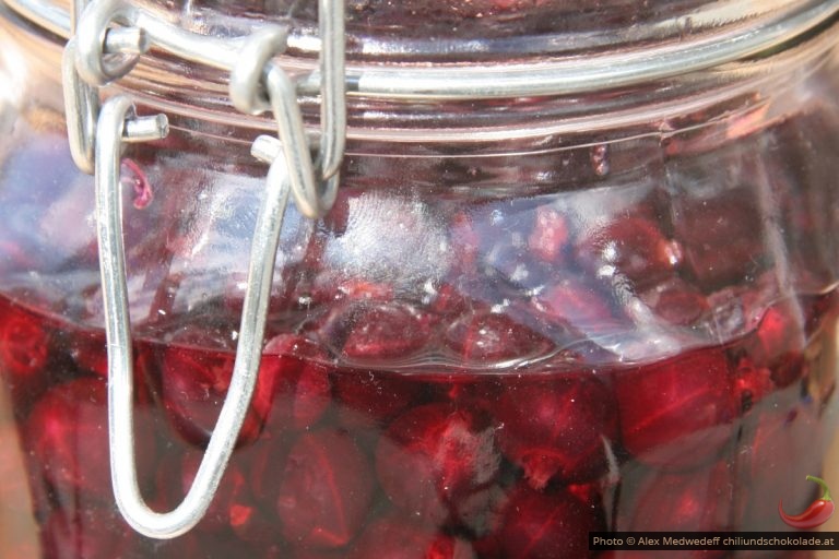 … und täglich schütteln – Crème de Cassis