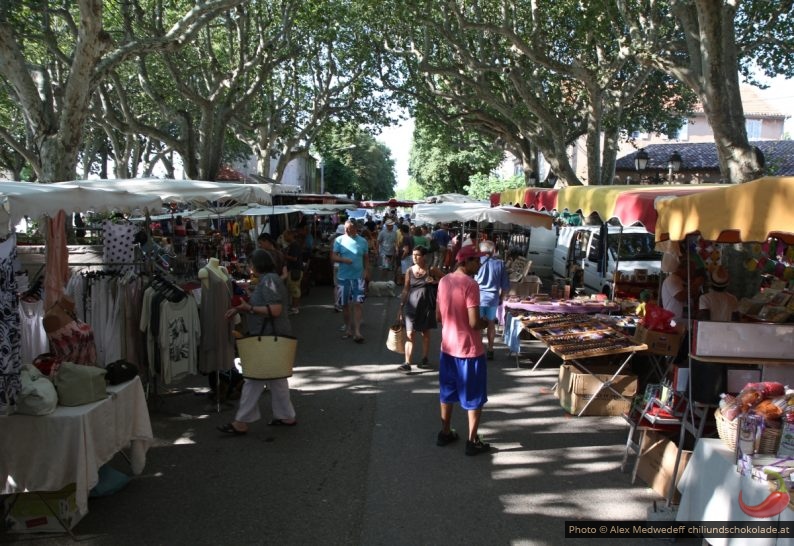 Marché d'Aups sur la Place Frédéric Mistral