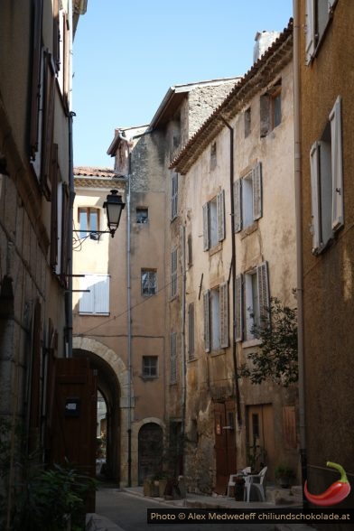 Rue de l'horloge à d'Aups