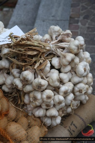 Knoblauch am Bio-Markt in Alba