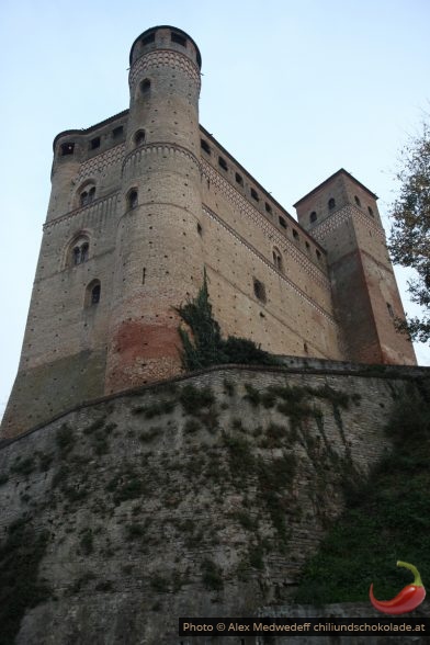 Burg von Serralunga