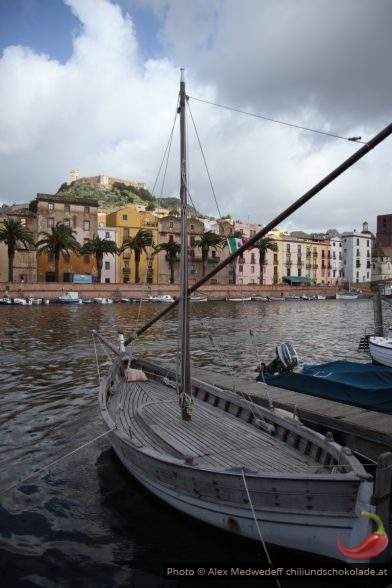 Petit voilier de pêche à Bosa