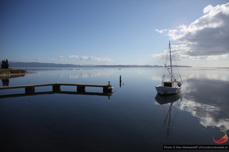 Voilier dans le calme Golfo di Palmas