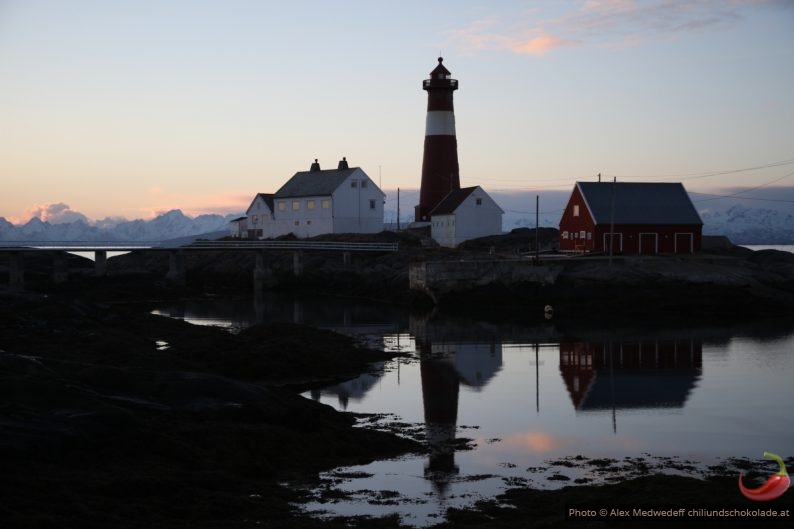 Phare de Tranøy après le coucher du soleil