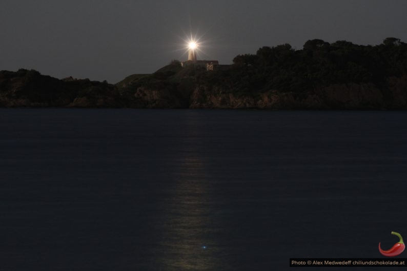 Phare du Grand-Ribaud photographié la nuit