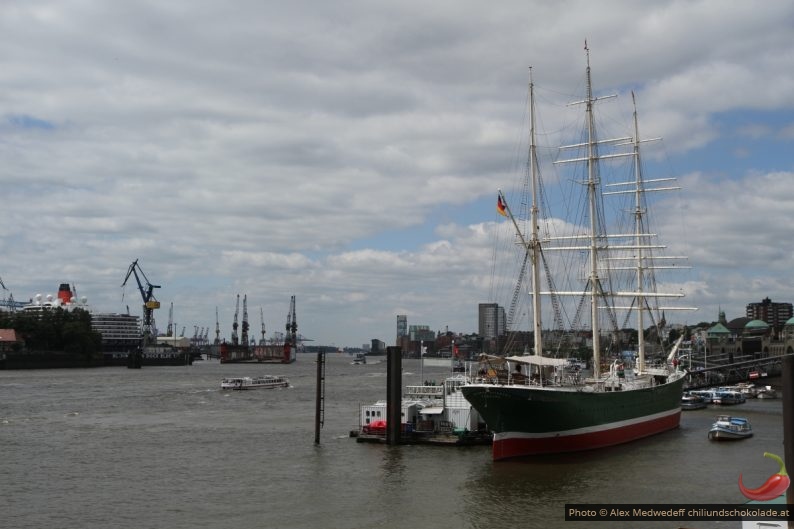 Elbe und die Rickmer Rickmers