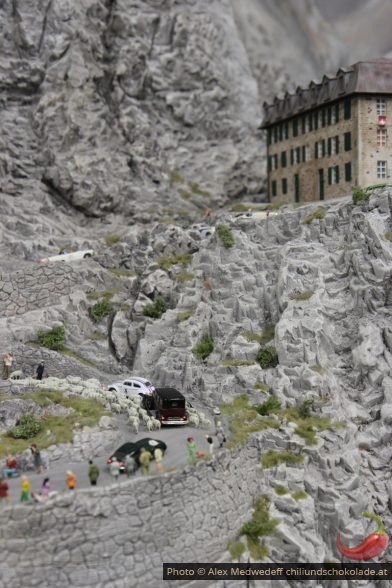 Miniaturwunderland zeigt Almauftrieb und Oldtimerfahrt in Graubünden