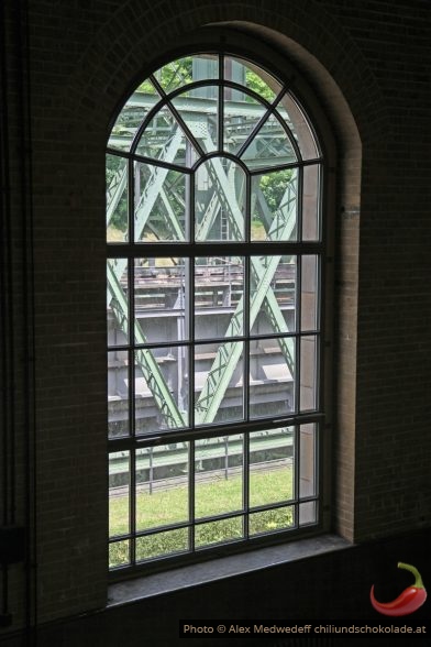 Fenster der Maschinenhalle des Schiffshebewerks Henrichenburg