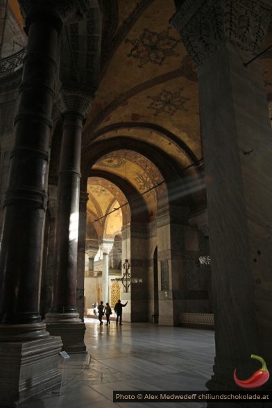 Bögen und Säulen im Narthex der Hagia Sophia