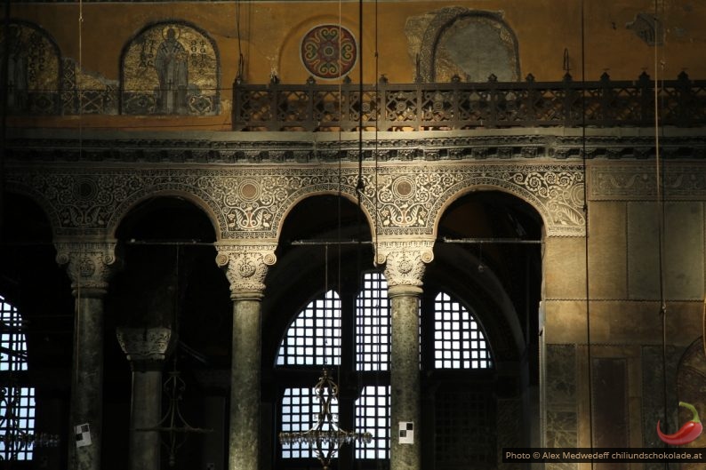 Säulen und Empore in der Hagia Sophia