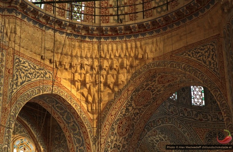 Stalaktitendekor in Übergang zwischen Bögen der Sultan-Ahmed-Moschee