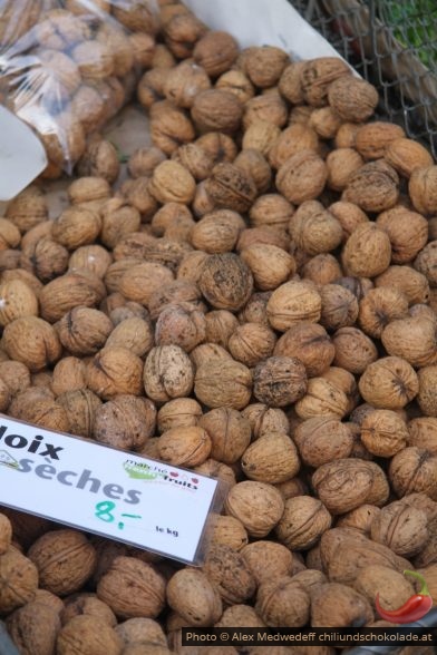 Noix sur le marché