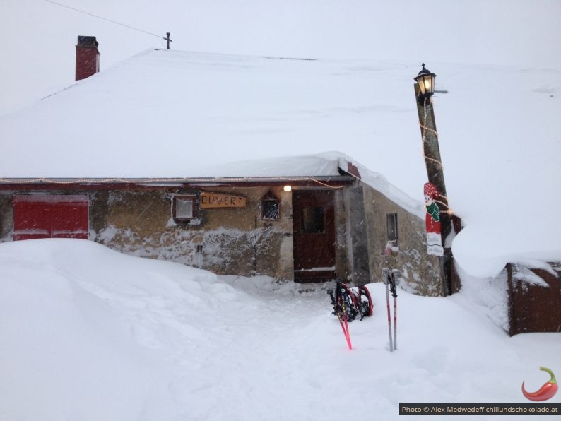 Chalet de Mollendruz enneigé mais ouvert