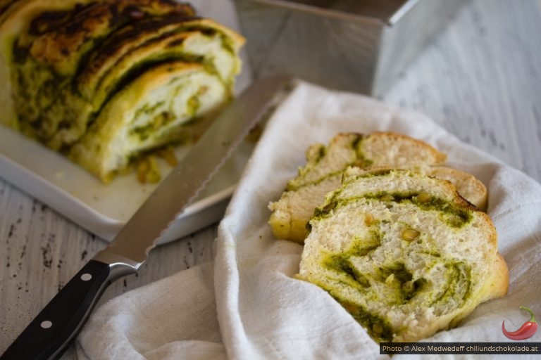 Zum Grillen: Babka mit Ruccolafüllung