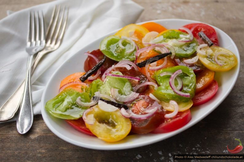 Bunter Tomatensalat mit Vanille – Chili &amp; Schokoloade