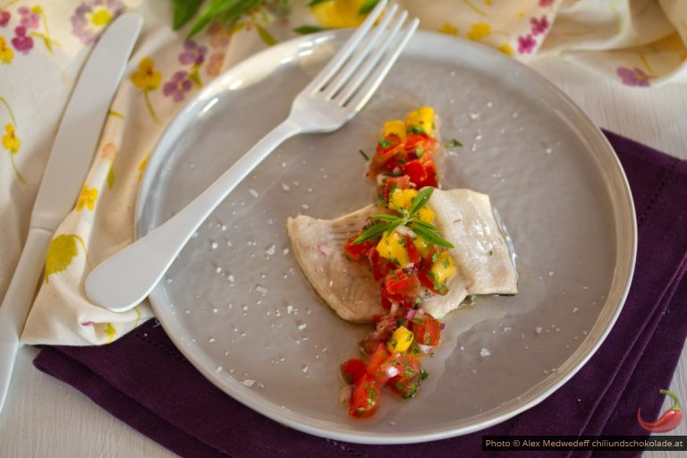Forellenfilets mit Tomaten-Pfirsich-Salsa