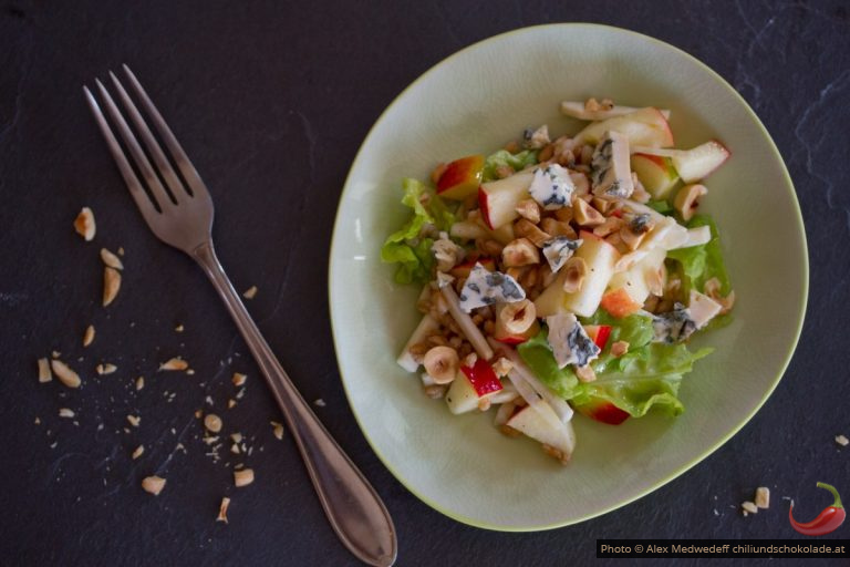 Wintersalat mit Sellerie, Apfel und Dinkel
