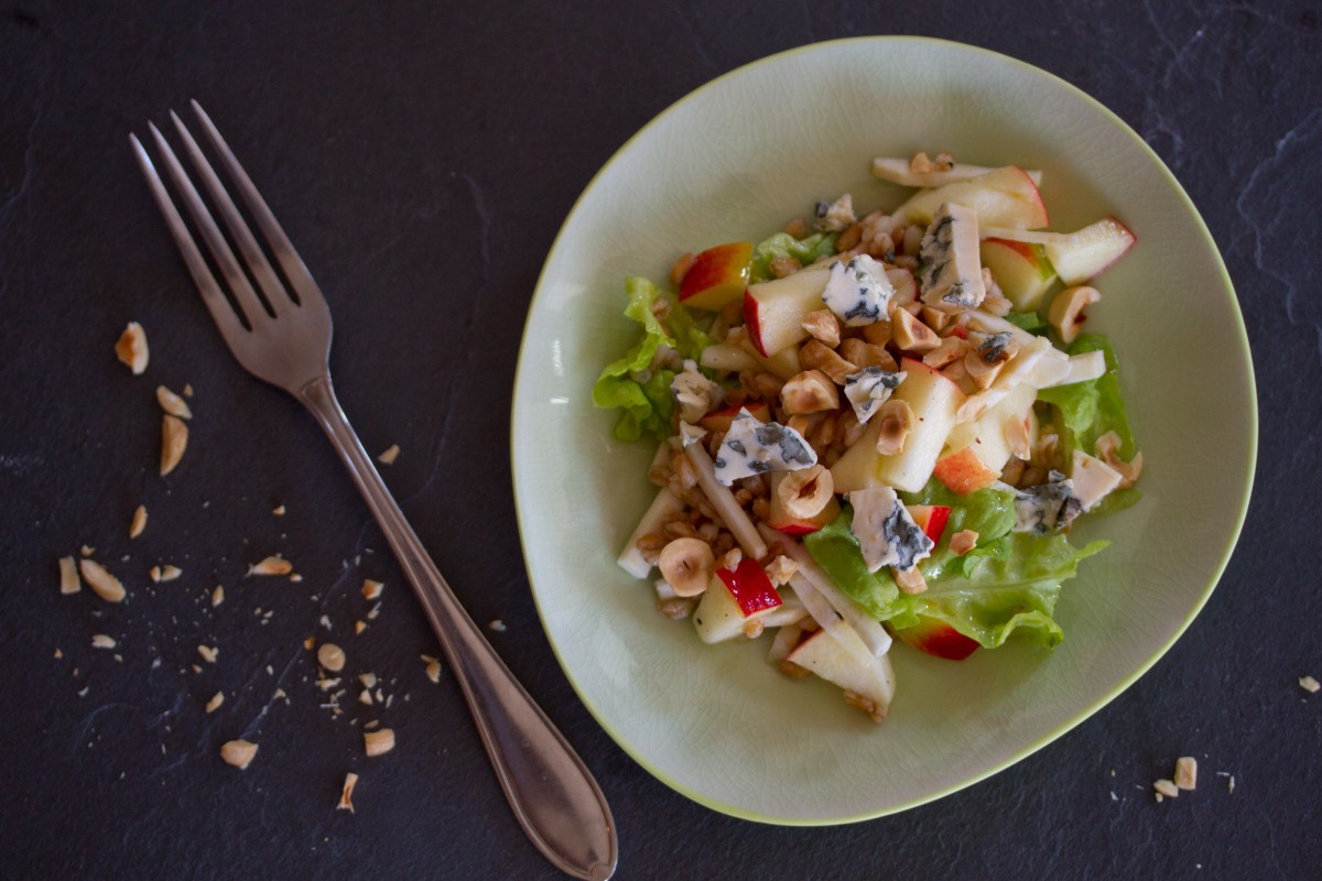 Wintersalat mit Sellerie, Apfel und Dinkel