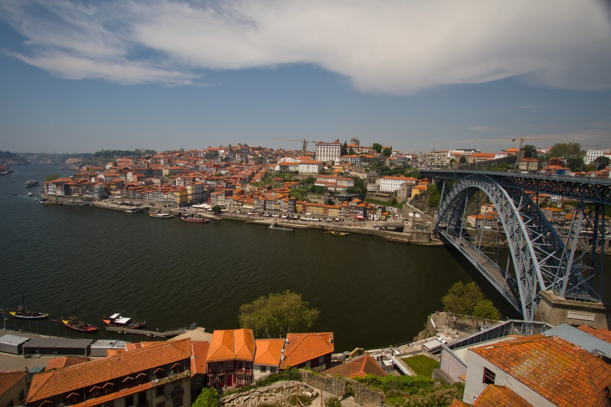 Portwein und Sardinen in Porto