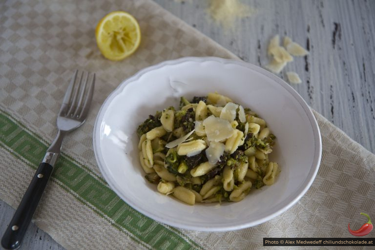 Hartweizennudeln mit Brokkolipesto