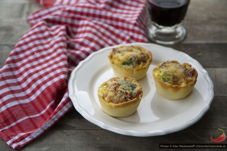 Miniquiche mit Brokkoli
