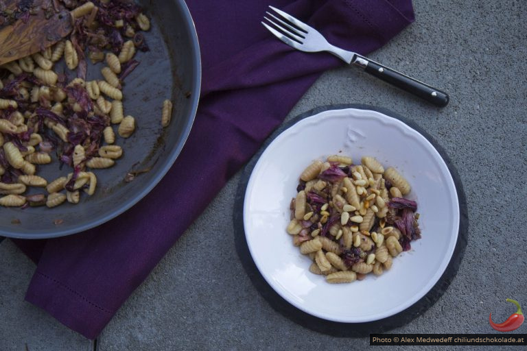 Hartweizenpasta mit Radicchio-Balsamicosauce