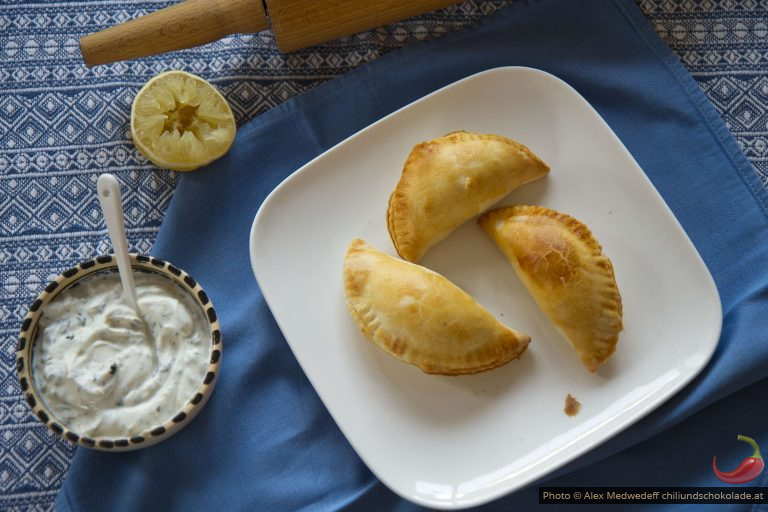 Empanadas mit Karfiol und Scamorza
