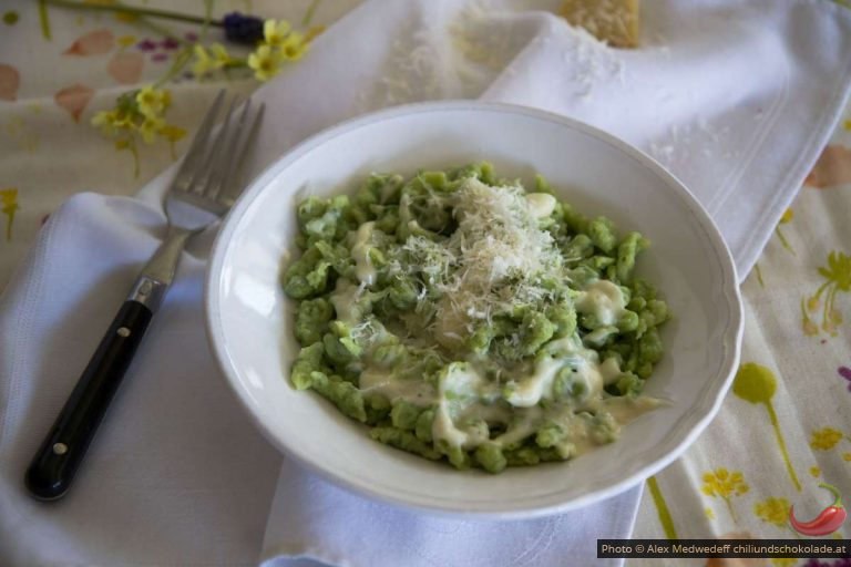 Bärlauchnockerl mit Parmesansauce