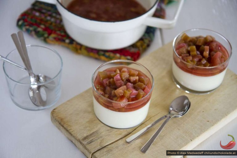 Pannacotta mit Rhabarber
