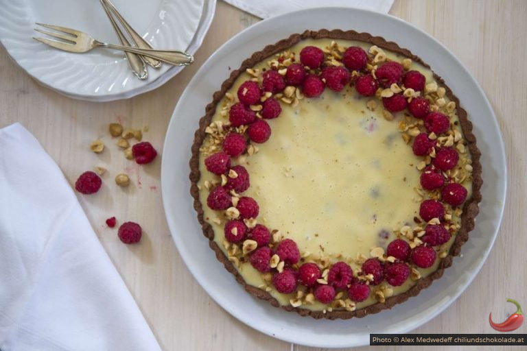 Tarte mit Himbeeren und weißer Schokolade