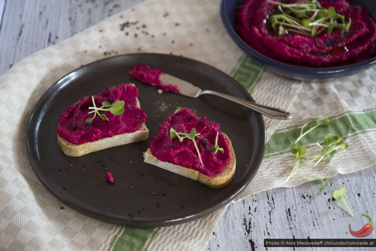 Hummus mit roten Rüben und Kren