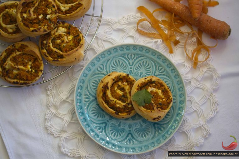 Pizzaschnecken mit Karotten und Harissa
