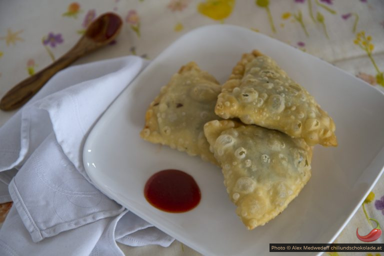 Samosas mit Spinat und Feta