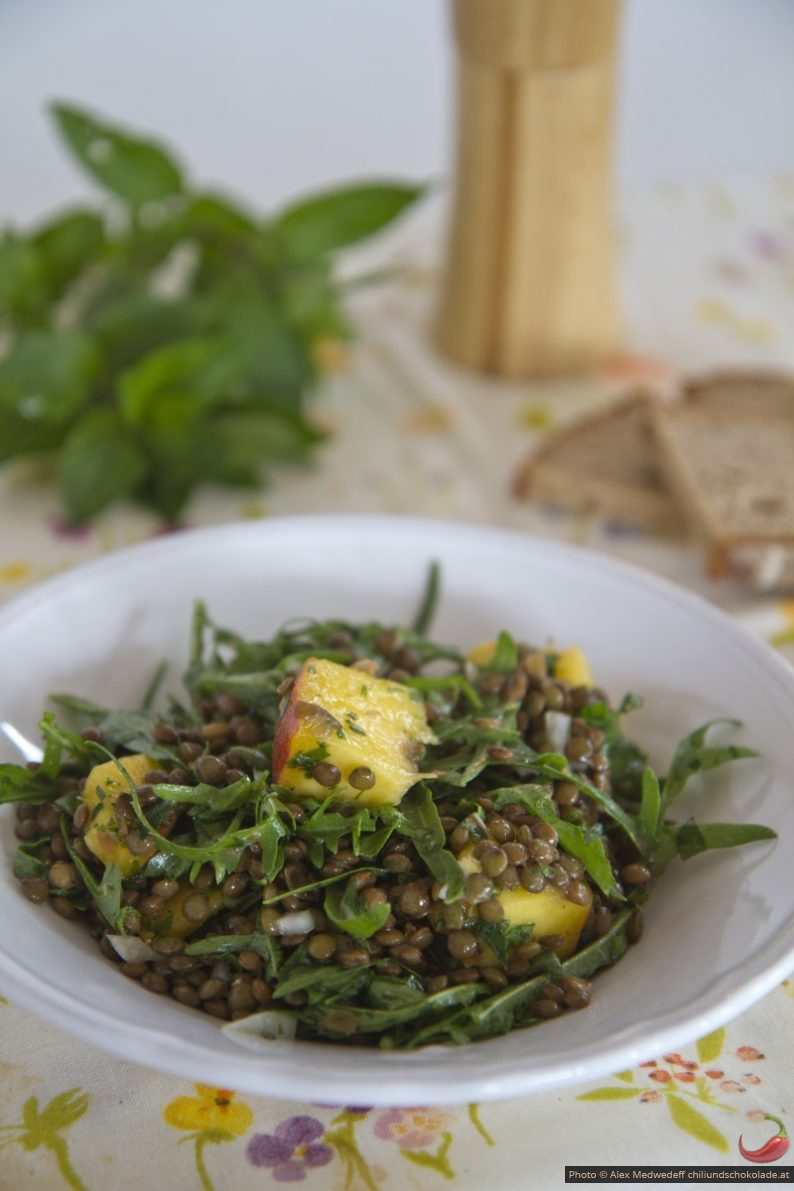 Linsensalat mit Ruccola und Pfirsich – Chili &amp; Schokoloade