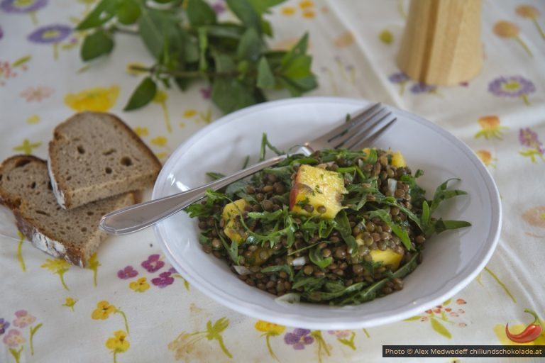 Linsensalat mit Ruccola und Pfirsich