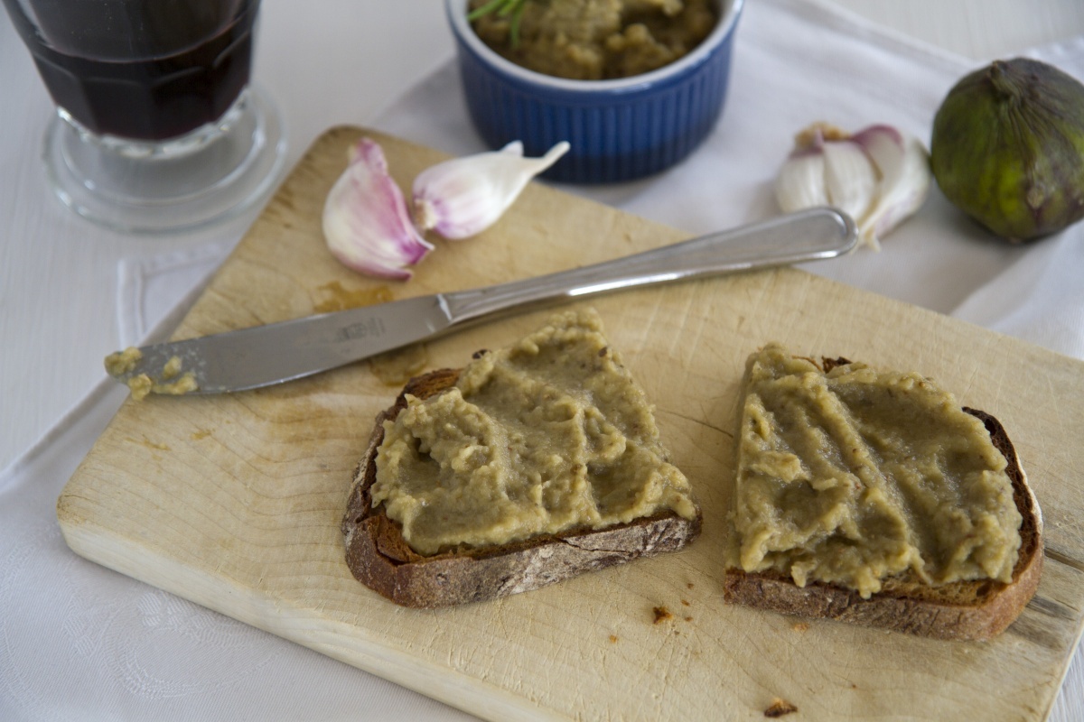 Caviar d’Aubergine mit Feigen