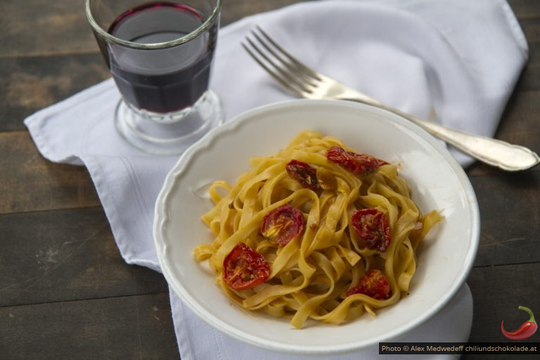 Tagliatelle mit getrockneten Tomaten