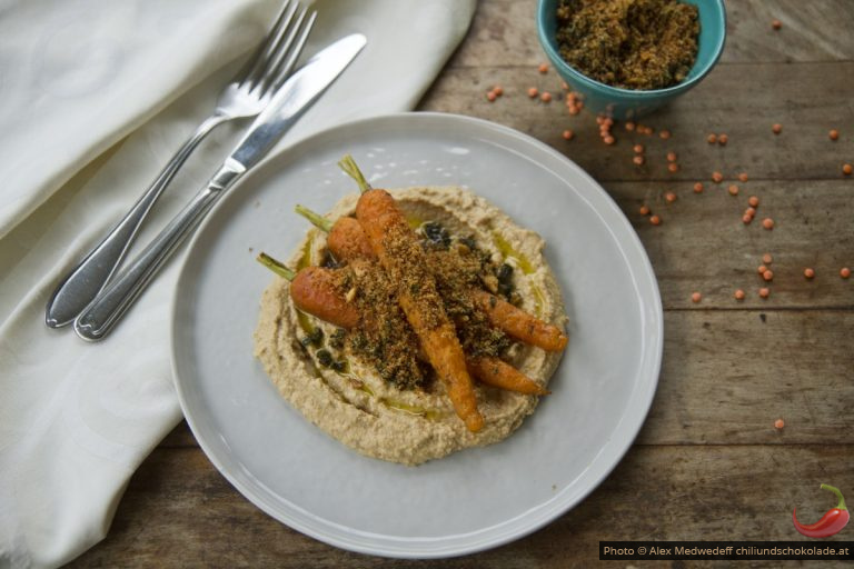 Bundkarotten mit Linsenhummus