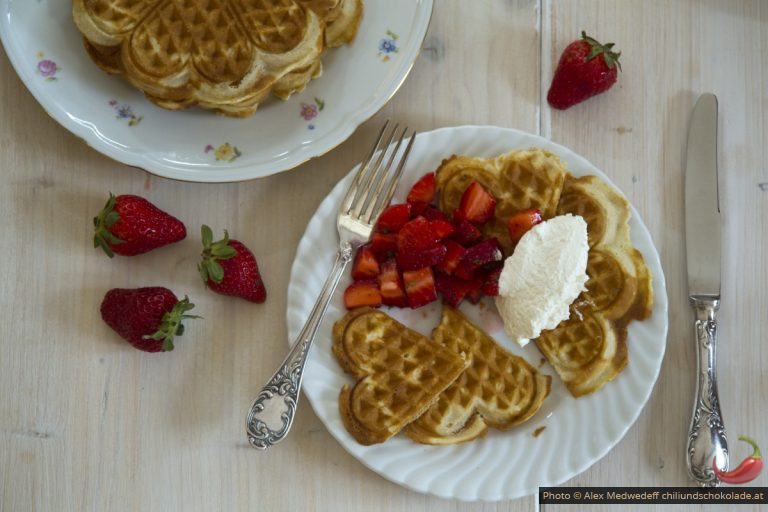 Waffeln mit Thymian-Erdbeeren