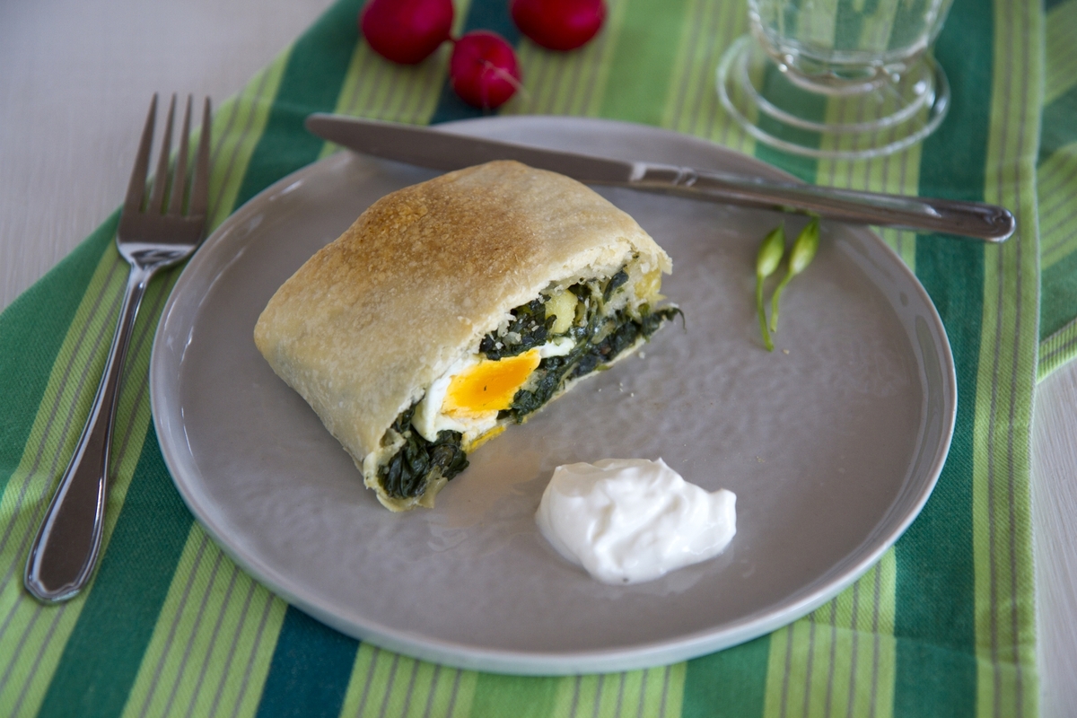 Spinat-Bärlauchstrudel mit poschierten Eiern
