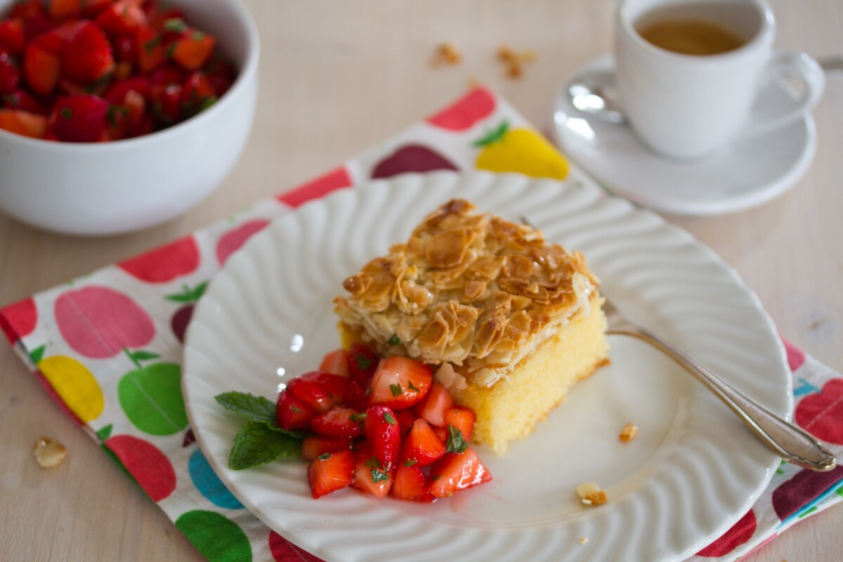 Bienenstich mit Erdbeeren