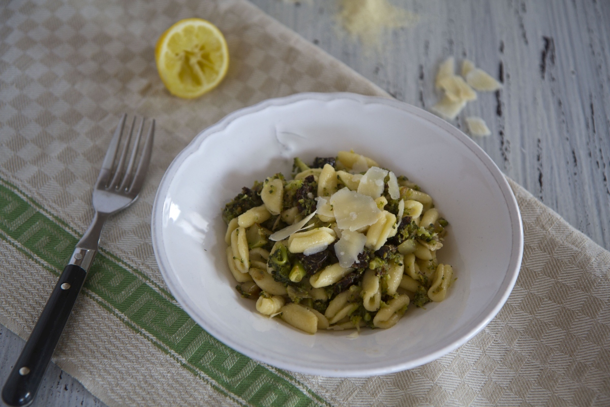 Hartweizennudeln mit Brokkolipesto